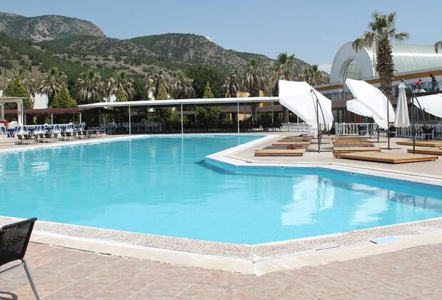 Görsel 2 : Hierapolis Termal Hotel, Pamukkale, Açık Yüzme Havuzu