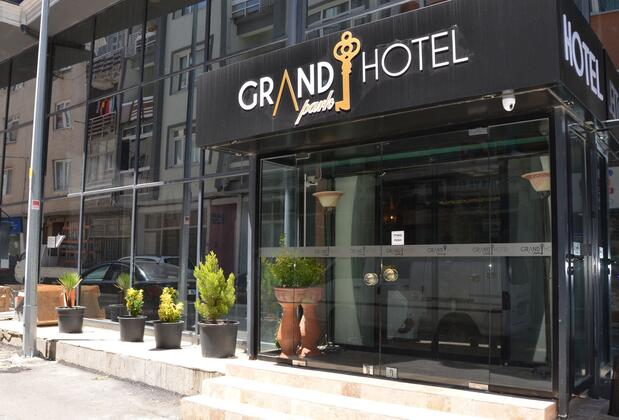 Görsel 2 : Grand Park Hotel Corlu, Çorlu, Otelin Önü