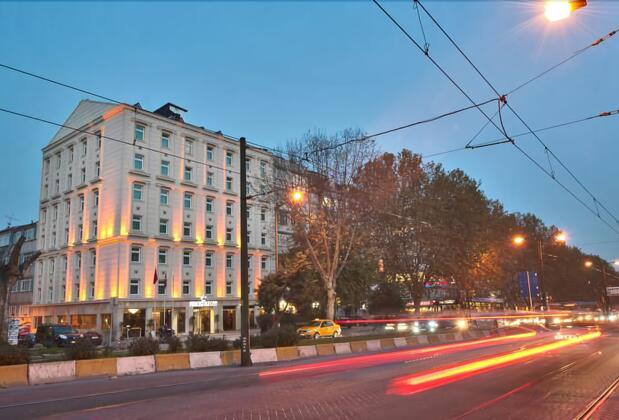 Görsel 1 : Hotel Princess Old City, İstanbul, Otelin Önü - Akşam/Gece