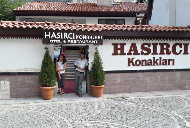 Görsel 2 : Hasirci Konaklari, Amasya, Otelin Önü