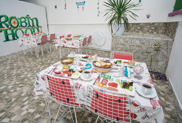 Görsel 1 : Robin Hood Hotel, Beykoz, Açık Havada Yemek