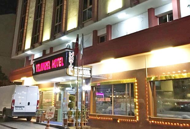 Görsel 1 : Yilmazel Hotel, Gaziantep, Otelin Önü - Akşam/Gece