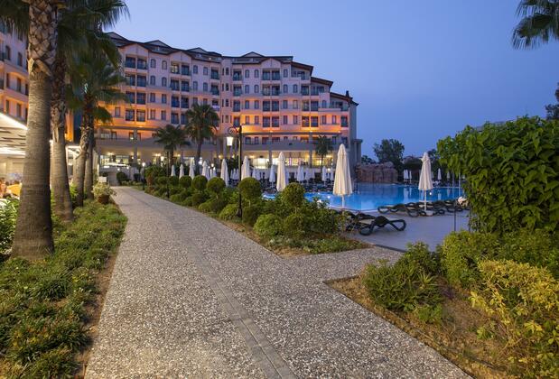 Görsel 2 : Bella Resort &amp; Spa - All Inclusive, Side, Otelin Önü - Akşam/Gece