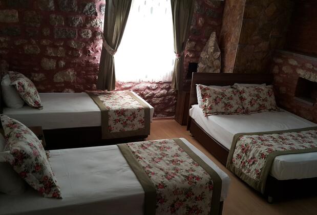 Görsel 2 : Odunluk Tas Konak Otel, Ezine, Standard Dört Kişilik Oda, Oda