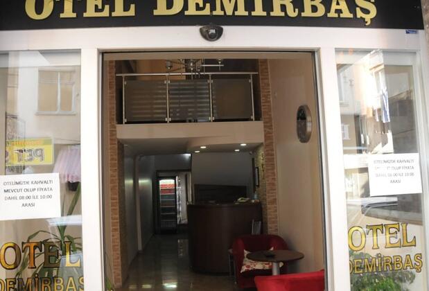 Görsel 2 : Demirbas Hotel, Mersin, Otel Girişi