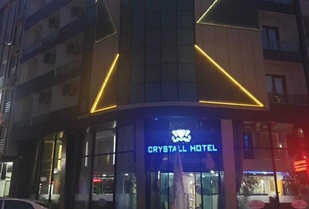 Görsel 1 : Crystall Hotel, Van, Otelin Önü - Akşam/Gece
