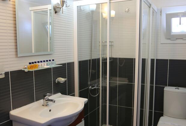 Görsel 2 : Arya Karaburun, Karaburun, Standard İki Ayrı Yataklı Oda, Banyo