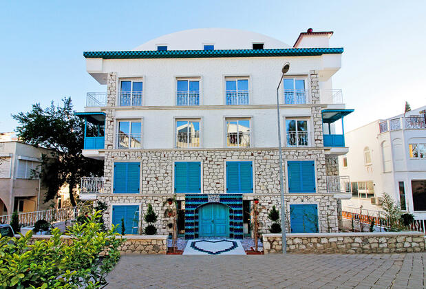 Yazar Lara Hotel