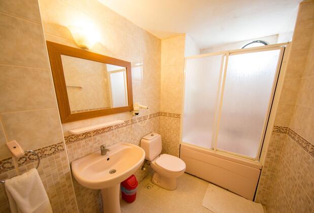 Görsel 8 : Tuntas Suites Altinkum, Didim, Family Süit, 2 Yatak Odası, Banyo
