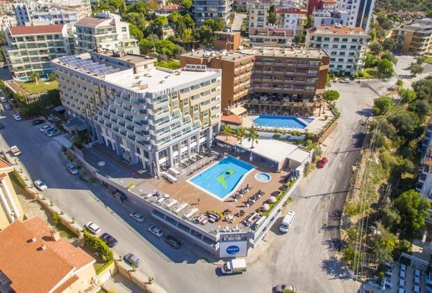 Marina Hotel & Suites