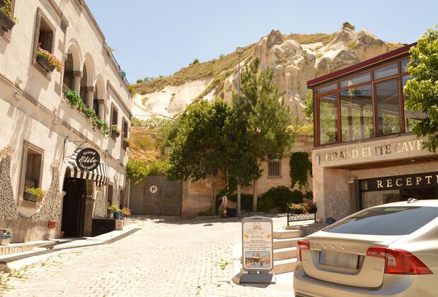 Görsel 2 : Grand Elite Cave Suites, Nevşehir, Otelin Önü