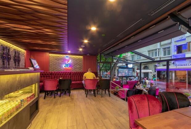 Görsel 2 : Lion Hotel, İstanbul, Otelin Önü