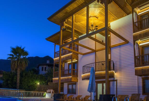Görsel 2 : Grand Hotel Azmakhan Spa&amp;Wellness, Ula, Açık Yüzme Havuzu