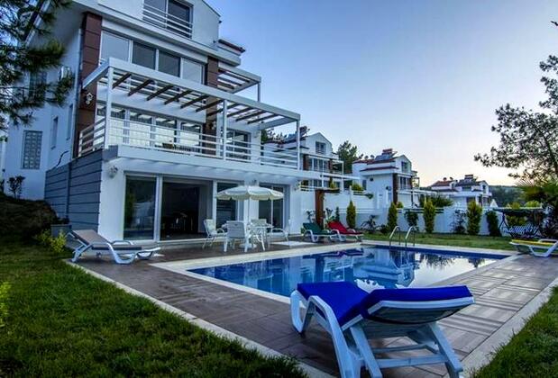 Luxury Pine Villa