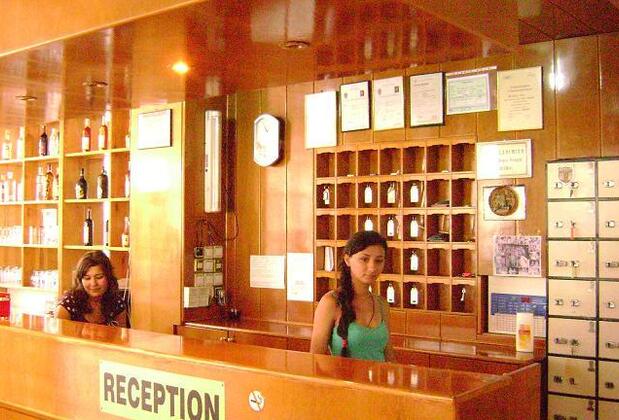 Talat Otel Kuşadası