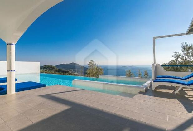 Kalkan'da Deniz Manzaralı Villa - Görsel 2