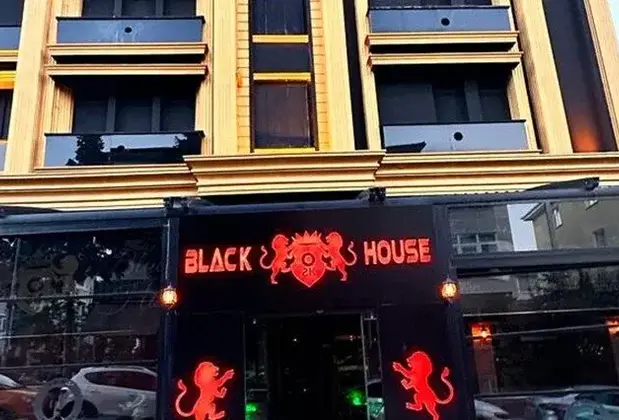 Black House - Görsel 2