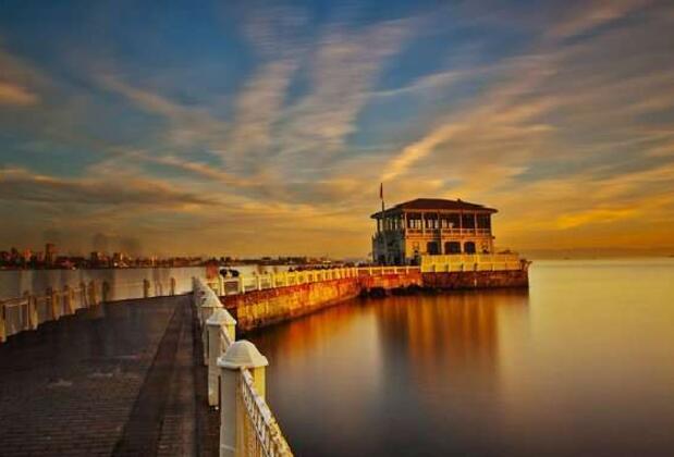 Boğaza Açılan Kapılar: Yaşanmışlıklarıyla İstanbul İskeleleri