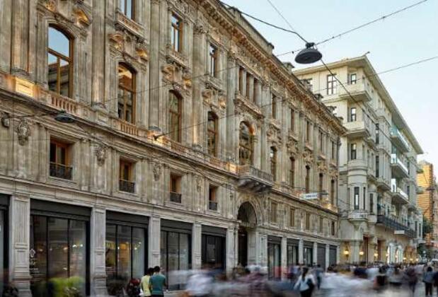 İstanbul'da Hikayeleriyle Merak Uyandıran 7 Tarihi Bina