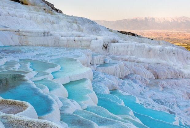 Bembeyaz Travertenler Diyarı: Pamukkale Hakkında Her Şey