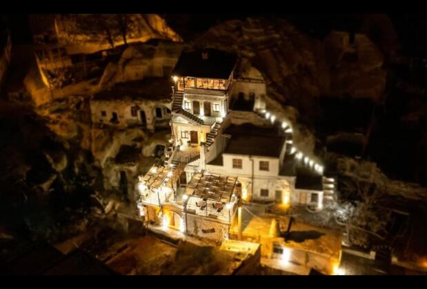 Bayar Cave Suites