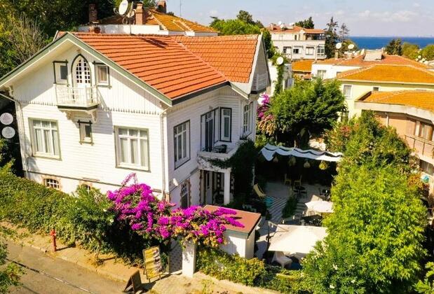 Sergüzeşt Otel Büyükada