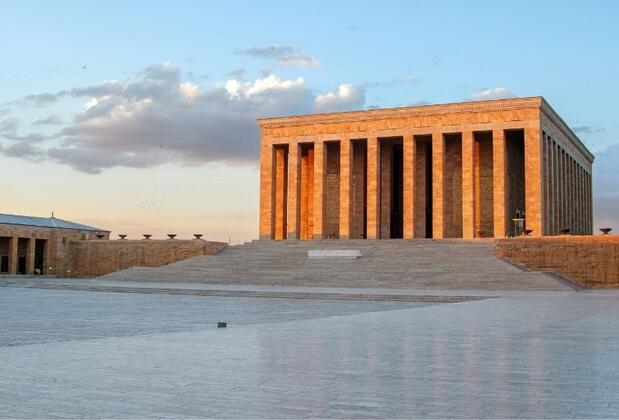 Atamızın Huzurunda: Bir 10 Kasım Anıtkabir Ziyaret Rehberi