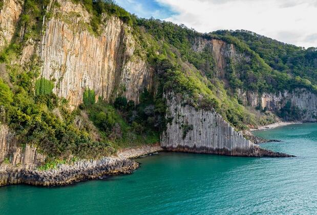 Dünyada 4 tane var! Biri Türkiye’de: Güzelcehisar Lav Sütunları 