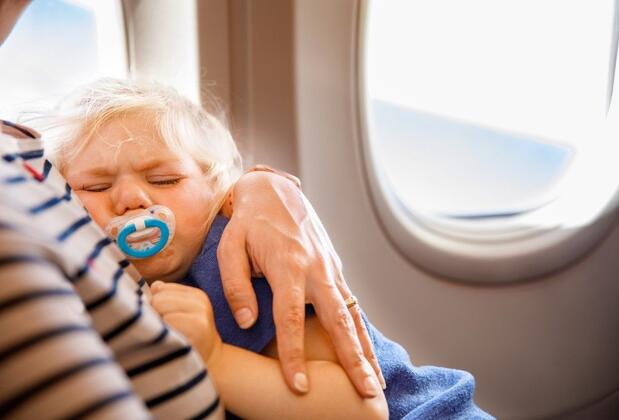 Yenidoğan Bebekle Uçak Yolculuğu: Kolay ve Keyifli Bir Seyahat İçin İpuçları