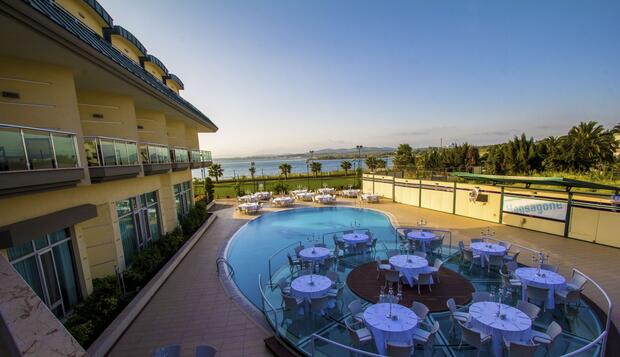 Görsel 2 : Hotel Hegsagone Marine Asia, Darıca, Açık Havada Yemek
