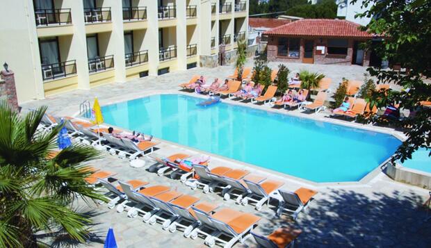 Görsel 1 : Esat Otel, Kusadasi, Bahçe