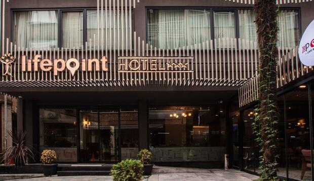 Görsel 1 : Life Point Hotel, Trabzon, Otelin Önü