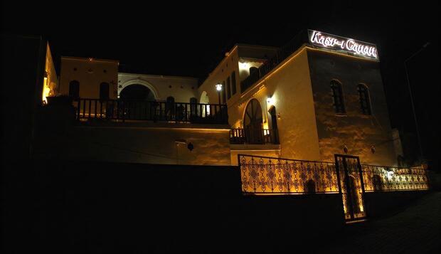 Görsel 1 : Kasr-i Canan, Halfeti, Otelin Önü - Akşam/Gece