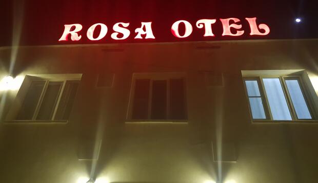 Görsel 2 : Rosa Otel, Halfeti, Otelin Önü - Akşam/Gece