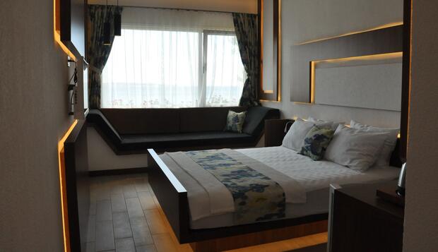 Görsel 12 : Karakas Hotel, Burhaniye, Deluxe Tek Büyük Yataklı Oda, Oda