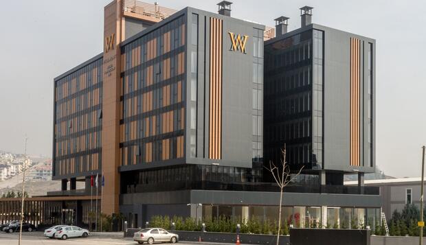 Görsel 2 : Willmont Hotel, Balıkesir, Otelin Önü