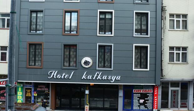 Kafkasya Hotel, Kars, Otelin Önü