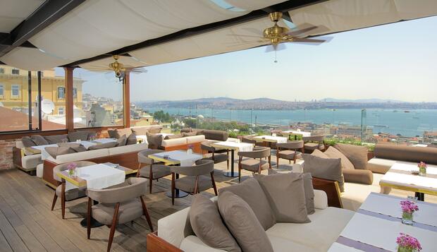 Görsel 1 : Georges Hotel Galata, İstanbul, Açık Havada Yemek