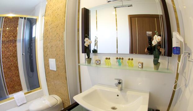 Görsel 22 : Marmaray Hotel, İstanbul, Deluxe Family Suite with Sea View, Banyo