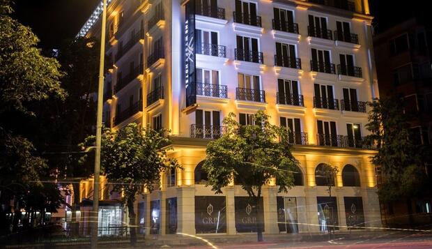 Görsel 2 : The Wyspy Hotel, Ordu, Otelin Önü - Akşam/Gece