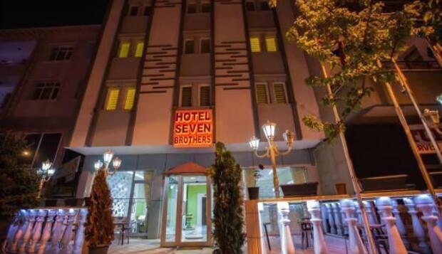Görsel 1 : Hotel Seven Brothers, Nevşehir, Otelin Önü - Akşam/Gece