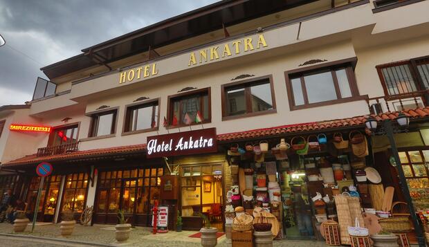 Görsel 1 : Hotel Ankatra, Ankara, Otelin Önü