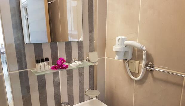 Görsel 33 : Agva Apart Hotel, Kemer, Luxury Apart Daire, Havuz Manzaralı, Havuz Kenarı, Banyo