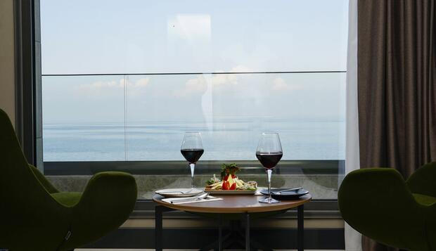 Görsel 1 : Hotel Rudis, İzmir, Honeymoon Tek Büyük Yataklı Oda (Penthouse), Oda