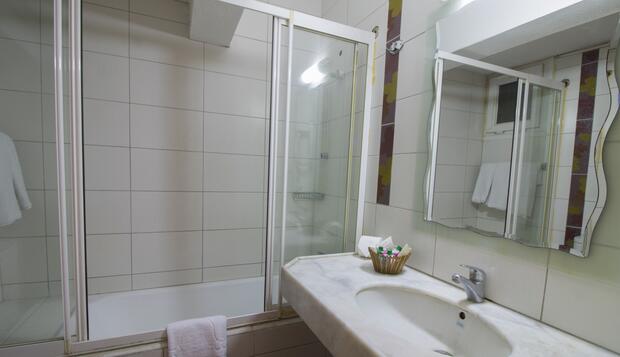 Görsel 25 : Kocaman Hotel, İzmir, Standard Oda, Banyo