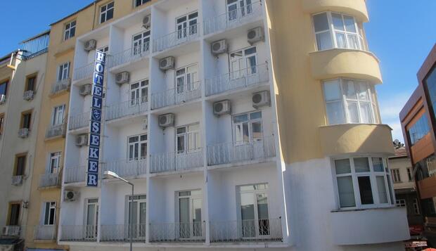 Görsel 1 : Hotel Seker, Diyarbakır, Otelin Önü