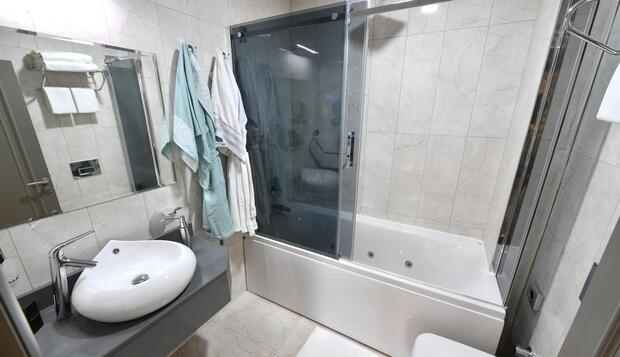 Görsel 23 : D'Lux Boutique Hotel, Başiskele, Superior Süit, Banyo