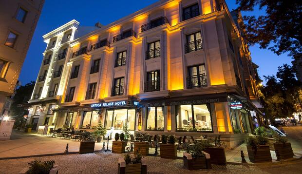 Görsel 1 : Antusa Palace Hotel &amp; Spa, İstanbul, Otelin Önü