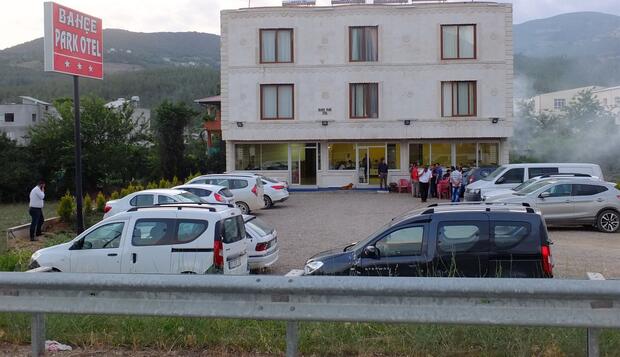 Görsel 2 : Bahçe Park Otel, Bahçe, Otelin Önü