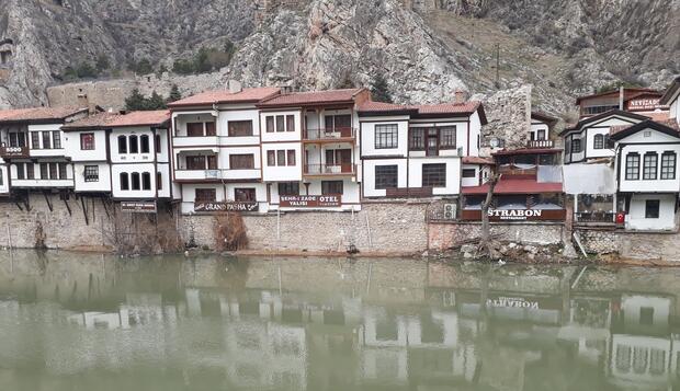 Görsel 1 : Sehri-zade Yalisi, Amasya, Otelin Önü